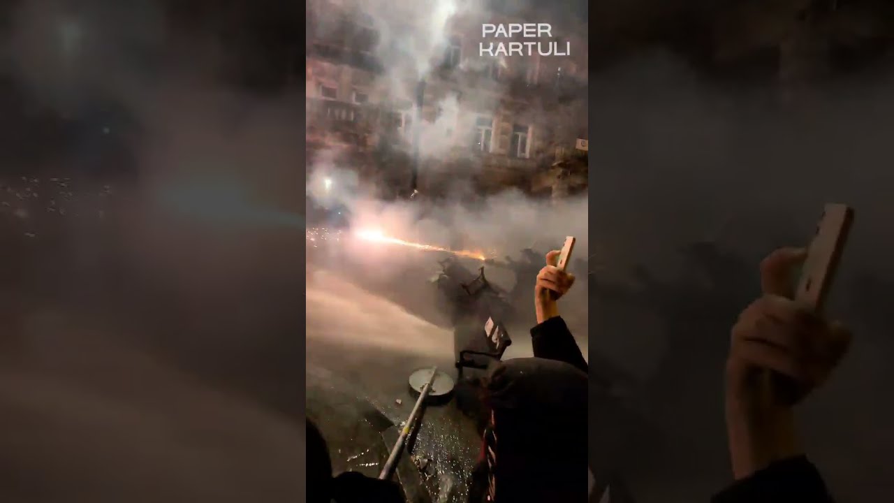 Грузія. «Кулемет» з феєрверків проти водомета. Протести у Сакартвело