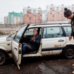 Дедушка не в силах оживить свой убитый Пассат на пенсию